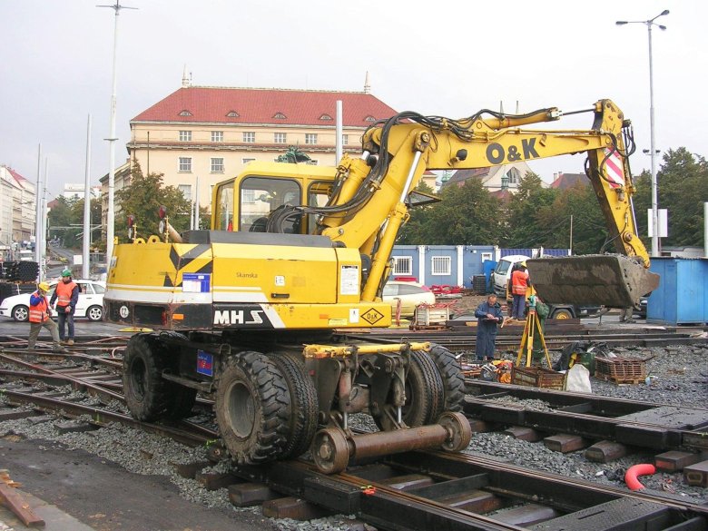 Экскаватор на комбинированном ходу