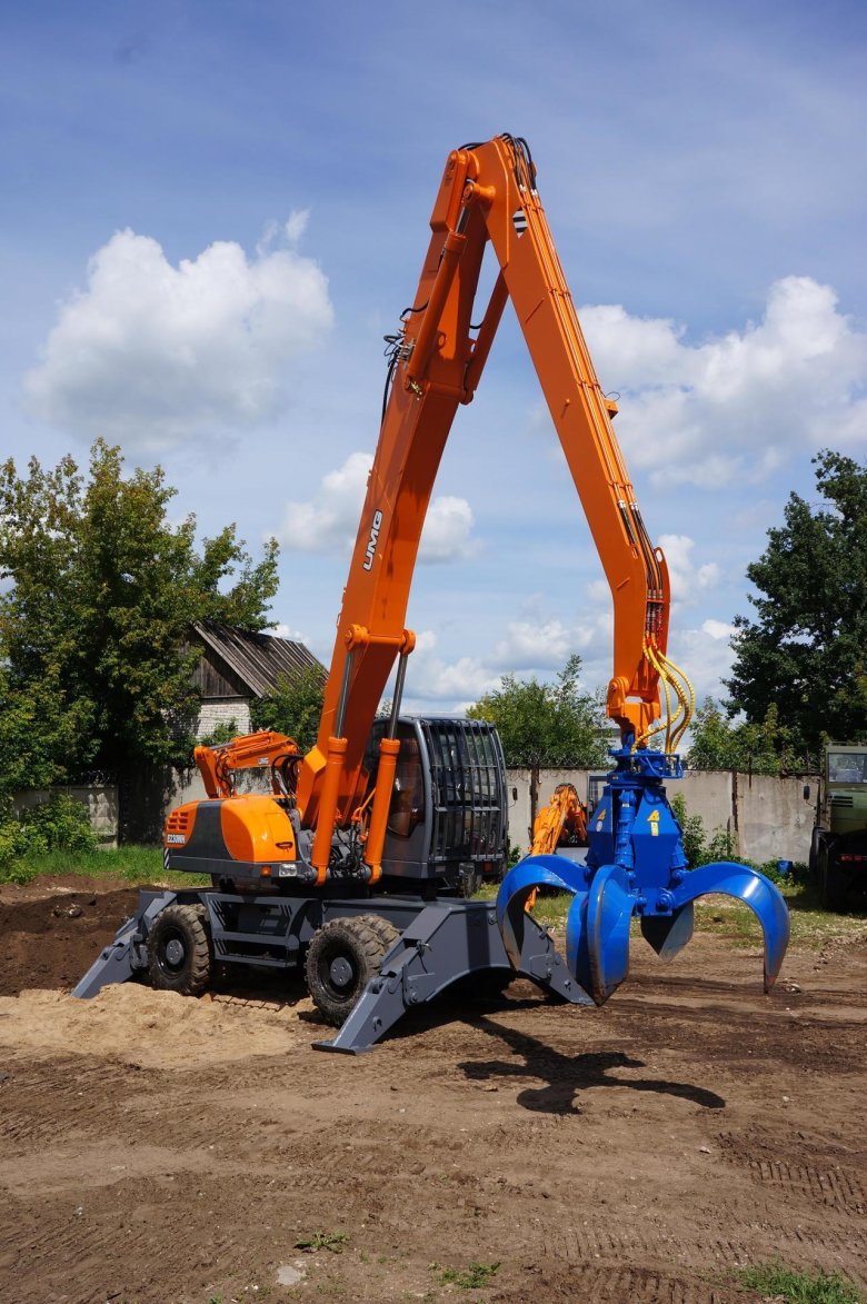 Экскаватор-перегружатель колесный umg e230wh