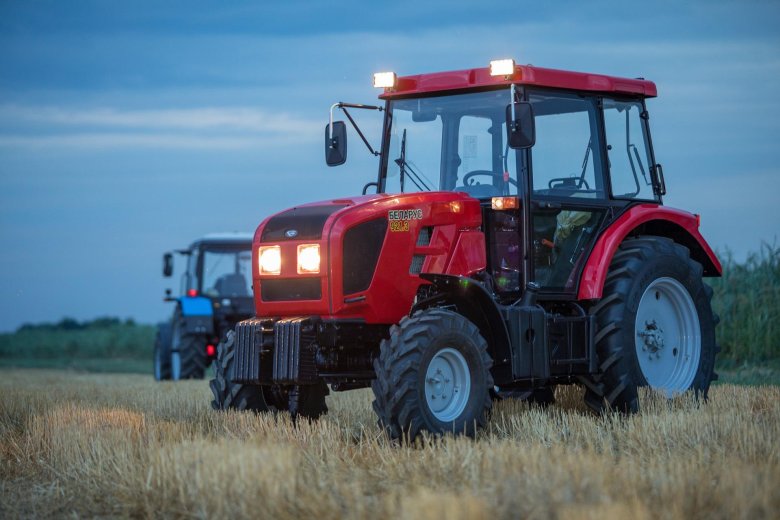 Новый трактор беларус