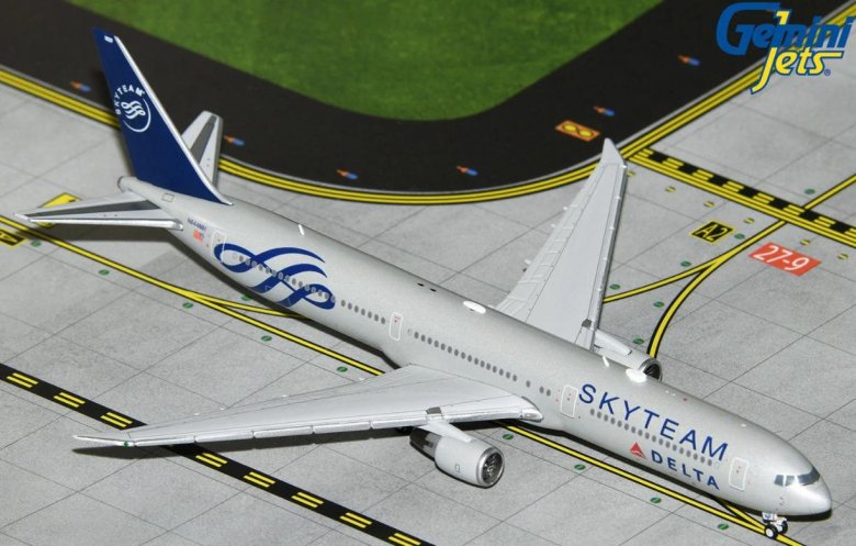 Коллекционная модель самолета