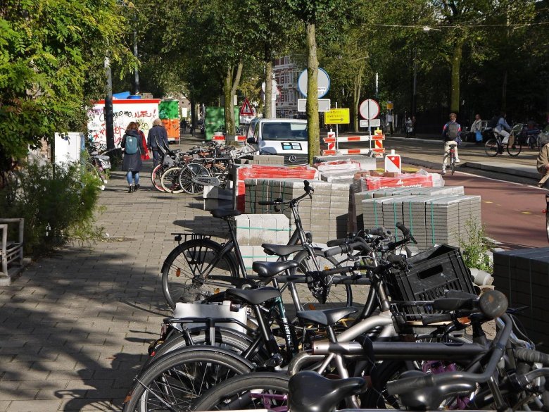 Велосипедисты в амстердаме