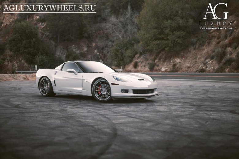 Chevrolet corvette c6 белый