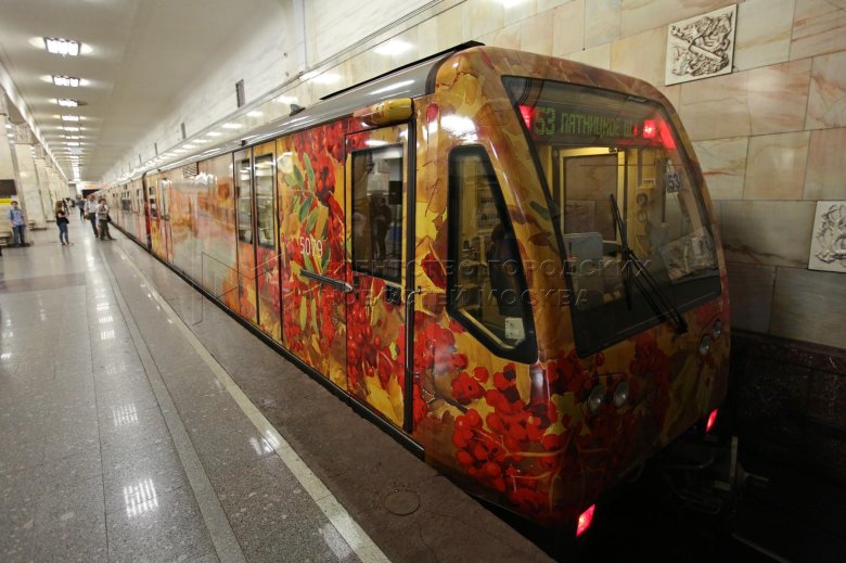 Поезд акварель на арбатско-покровской линии