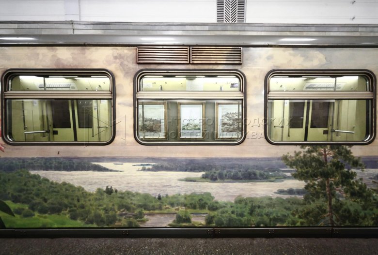 Поезд акварель в метро