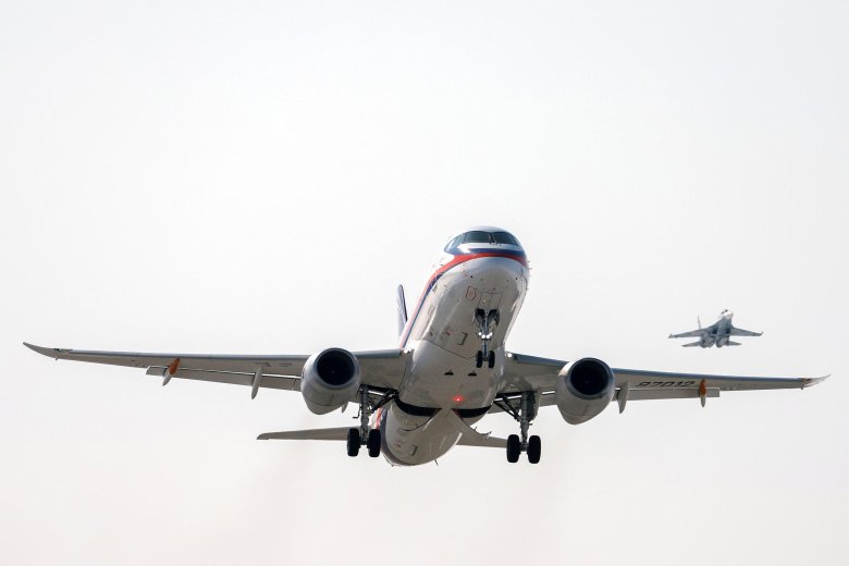 Самолет суперджет