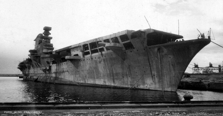 Аквила авианосец