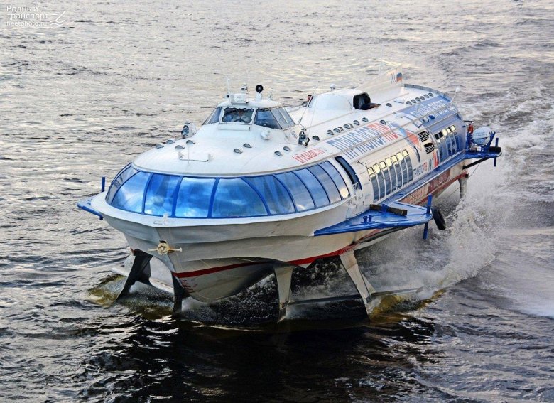 Речной катер метеор