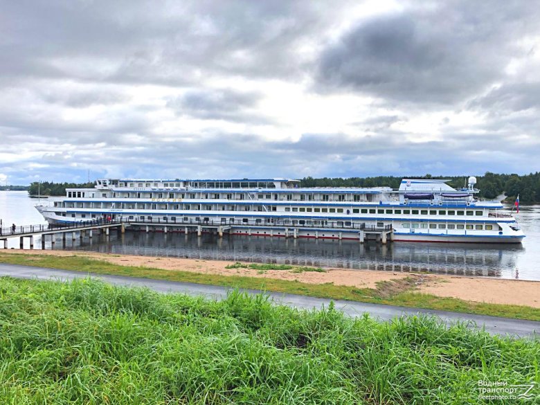 Теплоход россия