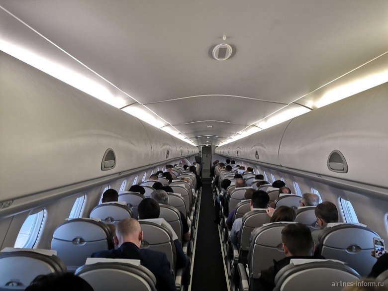 Embraer 190 салон
