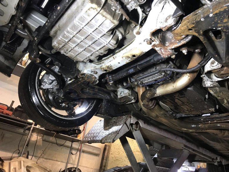 Днище мерседес w204