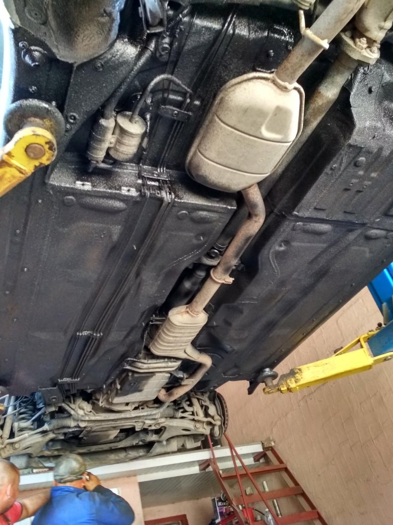 Мерседес е200 днище