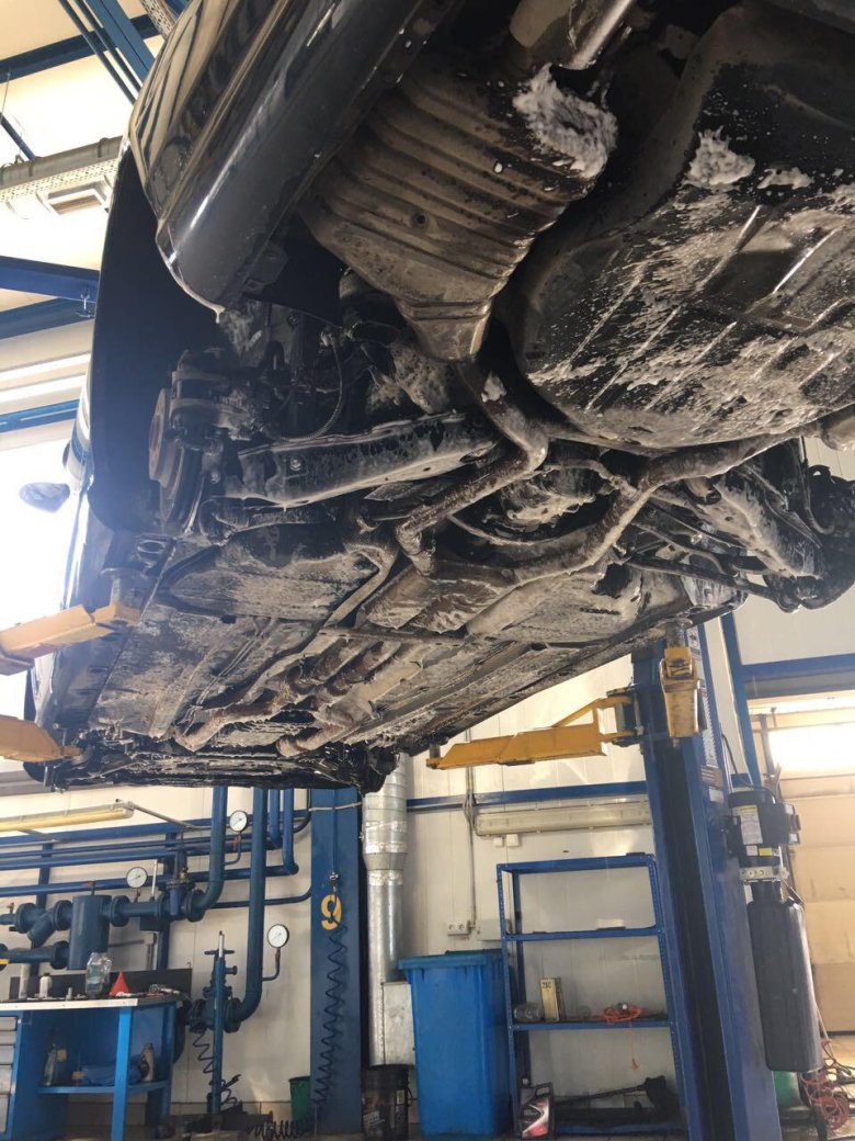 Днище мерседес 220