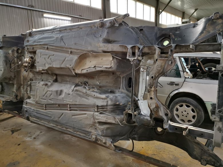 Днище мерседес 124