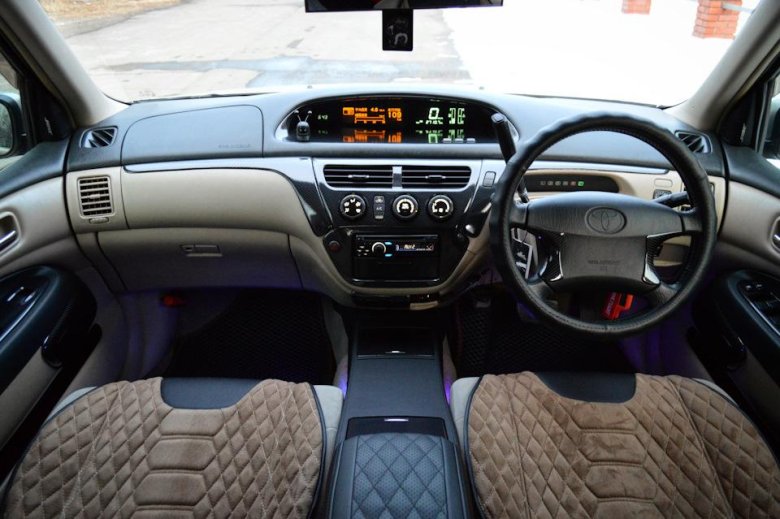 Toyota vista 2000 салон