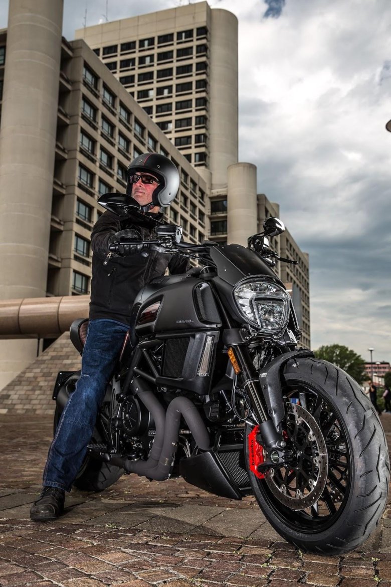 Мотоцикл ducati diavel