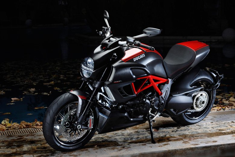 Ducati diavel carbon 2015