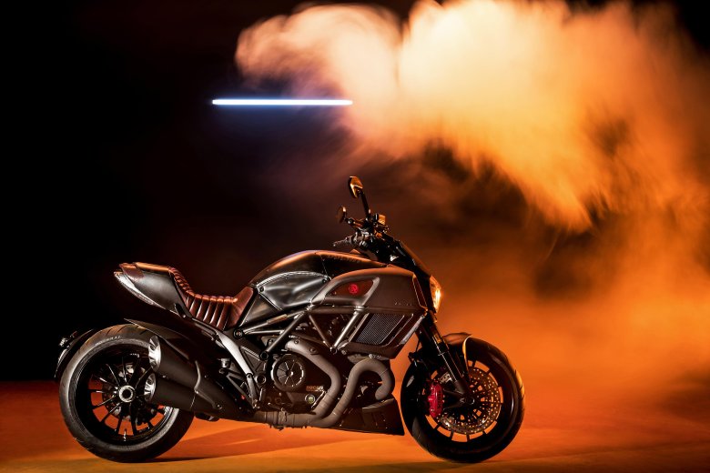Мотоцикл ducati diavel