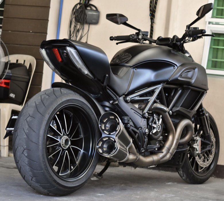 Ducati diavel dark
