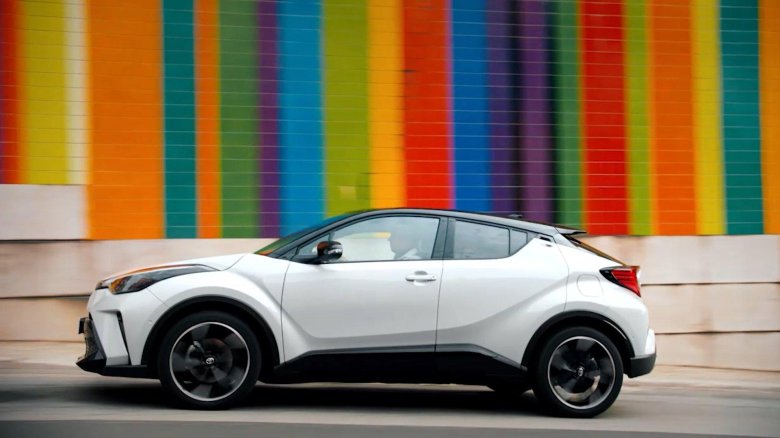 Тойота chr 2022