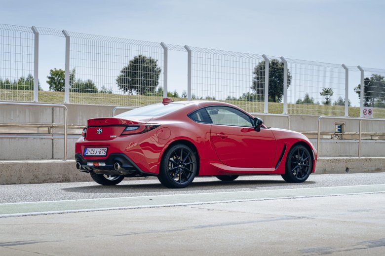 Тойота gt 86 2022