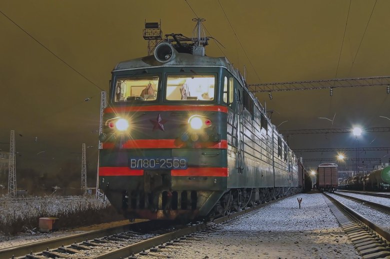Электровоз вл 80 ночью