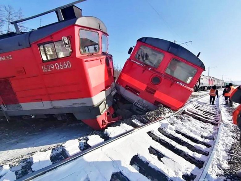 Столкновение поезда гонжа