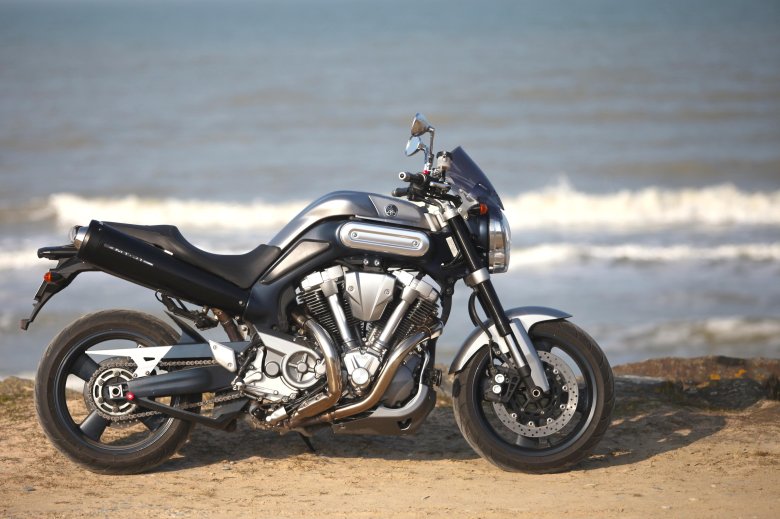Yamaha mt-01 мотоцикл