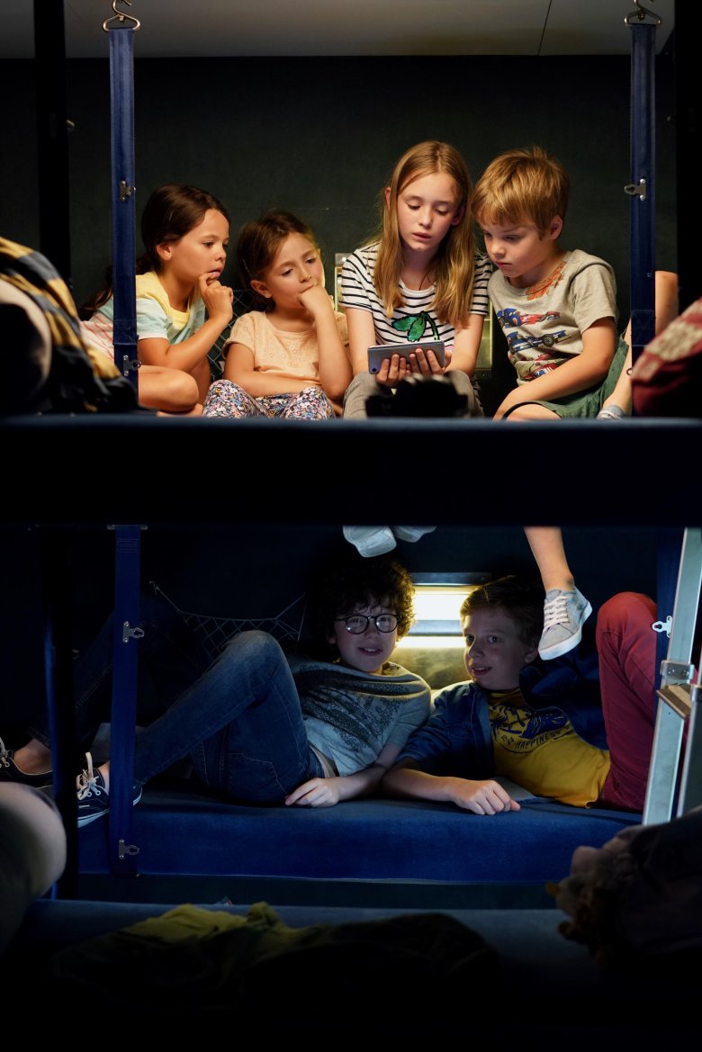 Attention au depart фильм 2021