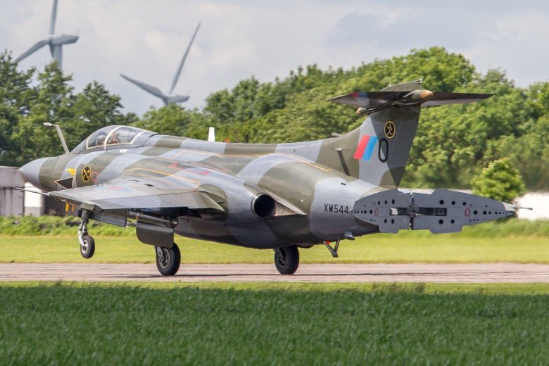 Самолет истребитель