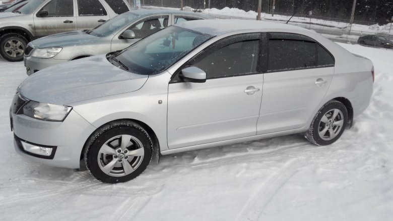 Шкода рапид серебристый