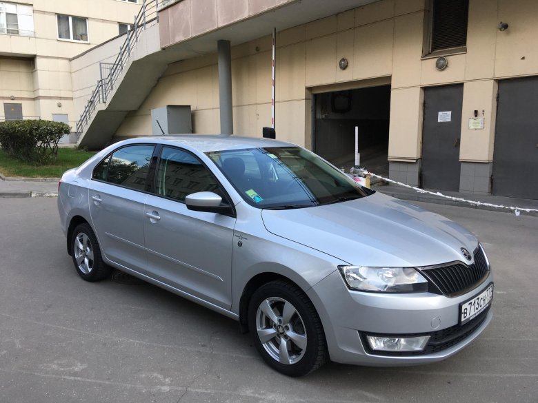 Шкода рапид серая