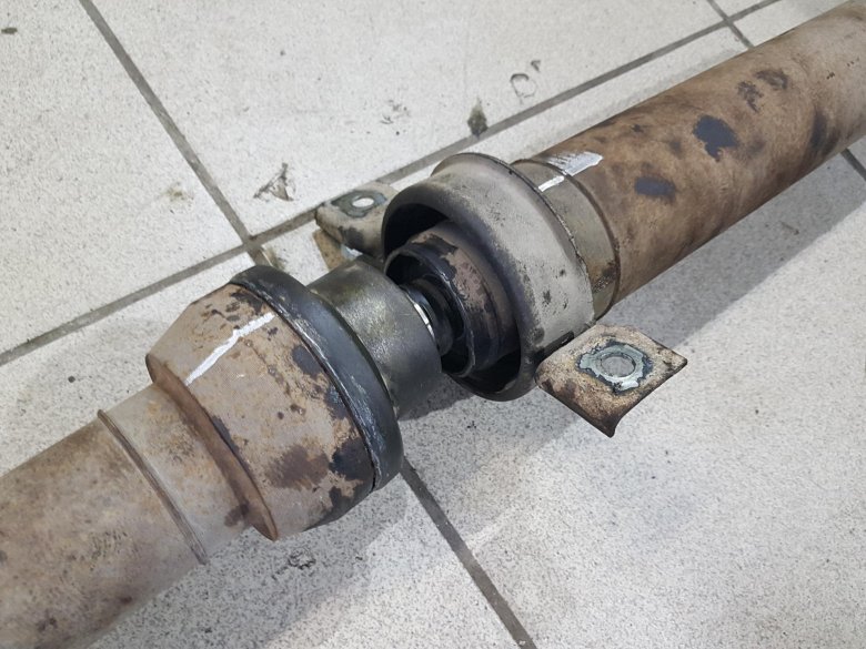 Подвесной подшипник карданного вала гранд чероки 2013