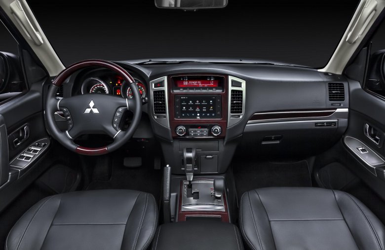 Mitsubishi pajero iv