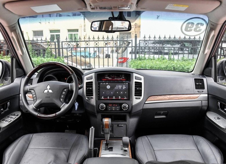 Mitsubishi pajero iv рестайлинг 2