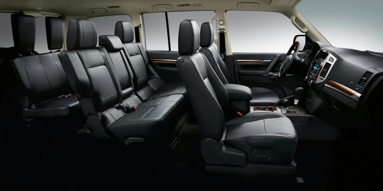 Mitsubishi pajero sport салон