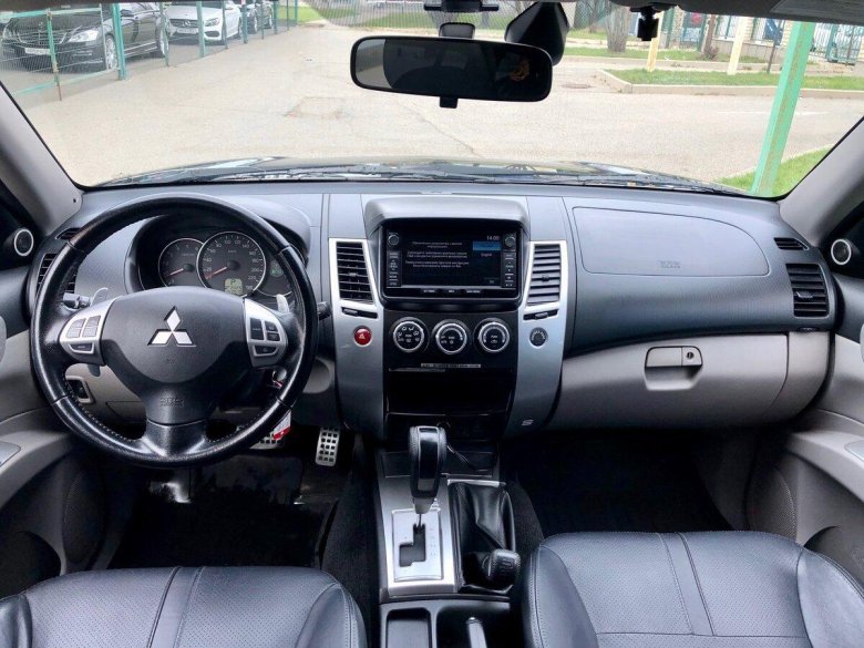 Mitsubishi pajero sport 2013