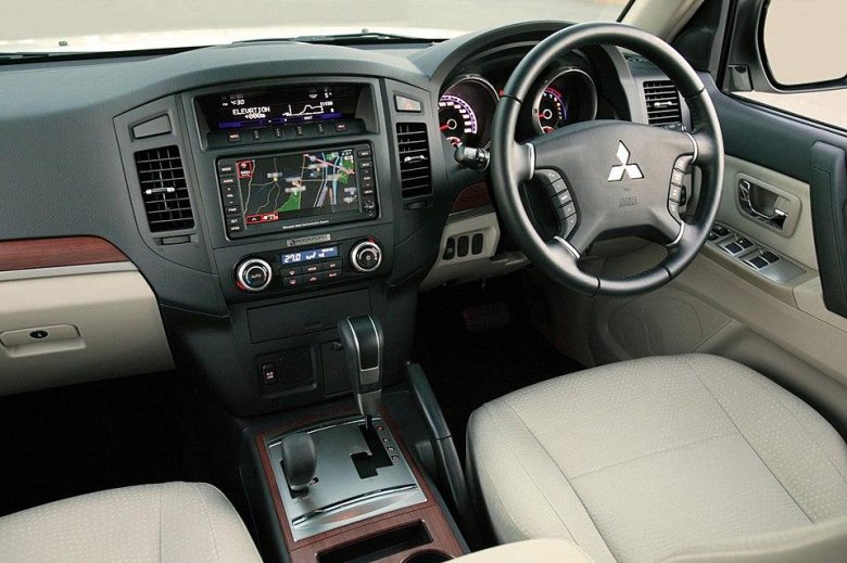 Mitsubishi pajero sport 2015 interior