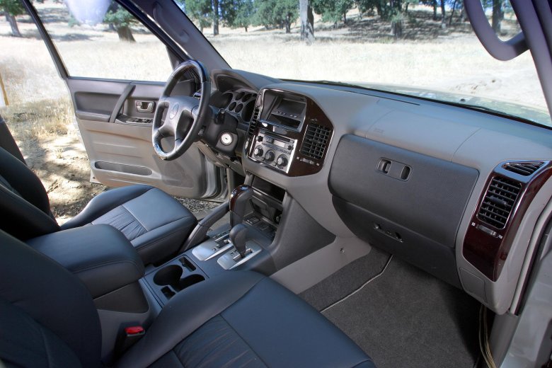 Mitsubishi montero sport 2004 салон