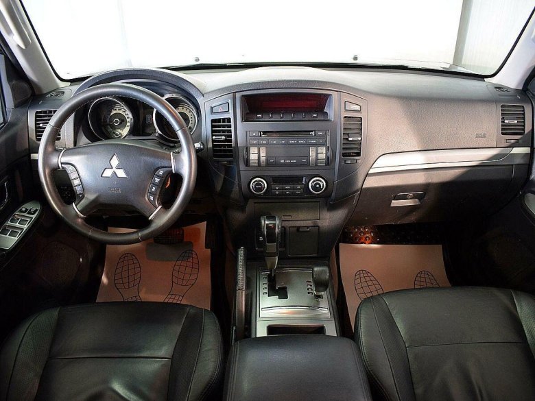 Mitsubishi pajero 2010