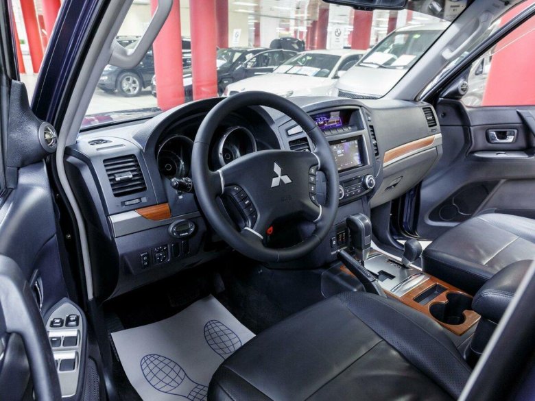 Митсубиси паджеро 3 салон