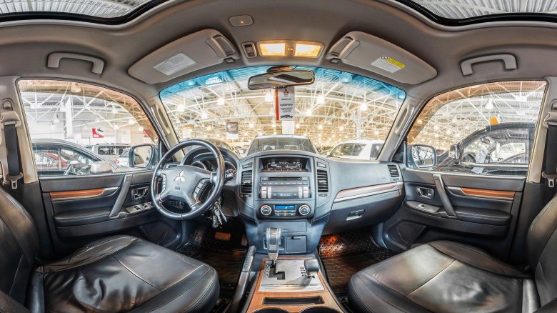 Мицубиси паджеро 2008г салон