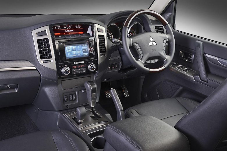 Mitsubishi pajero sport 2015 interior