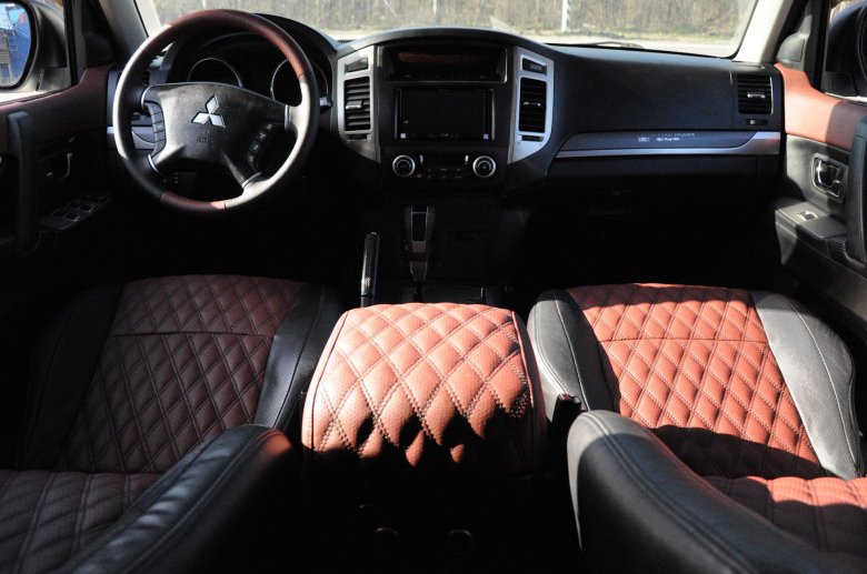 Митсубиси паджеро 4 салон