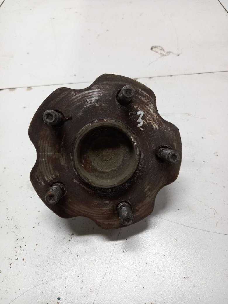 Ступица задняя toyota avensis