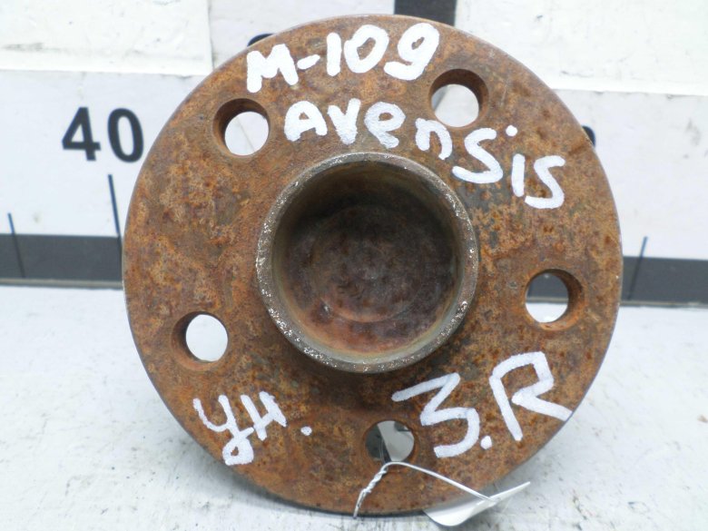 Ступица задняя правая тойота авенсис универсал 2008