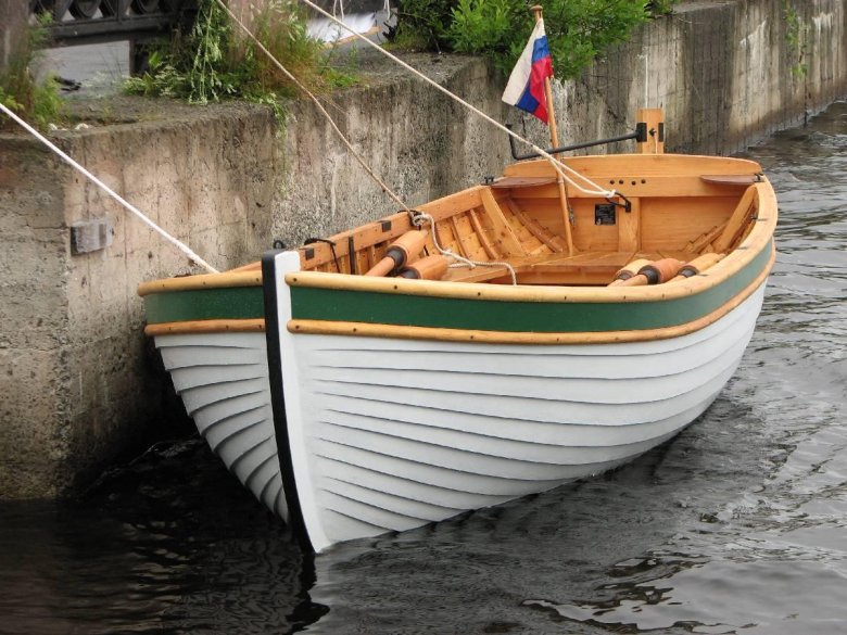 Деревянная лодка