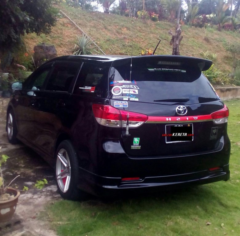 Тойота виш 2010