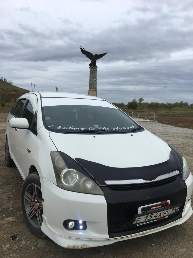 Тойота виш 2005 года