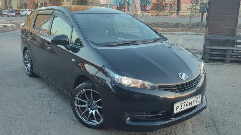 Тойота виш 2011