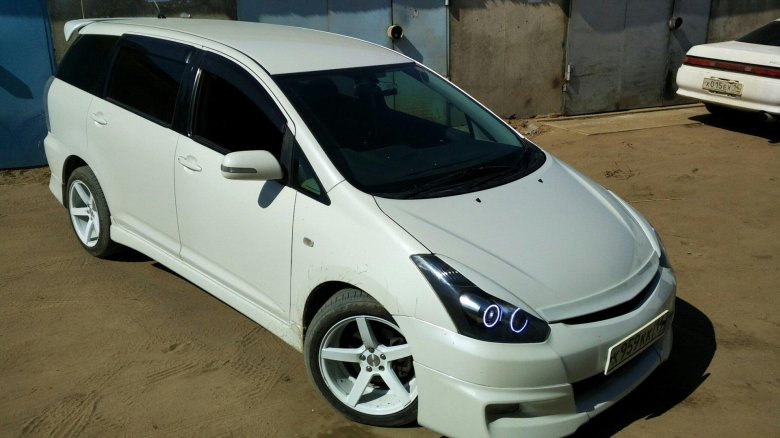 Тойота виш 20